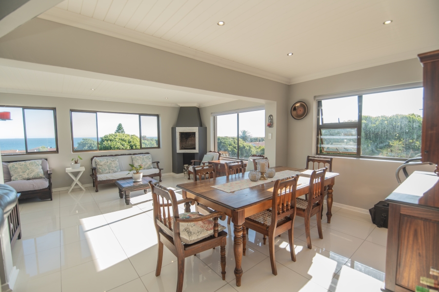 4 Bedroom Property for Sale in Clarendon Marine Eastern Cape